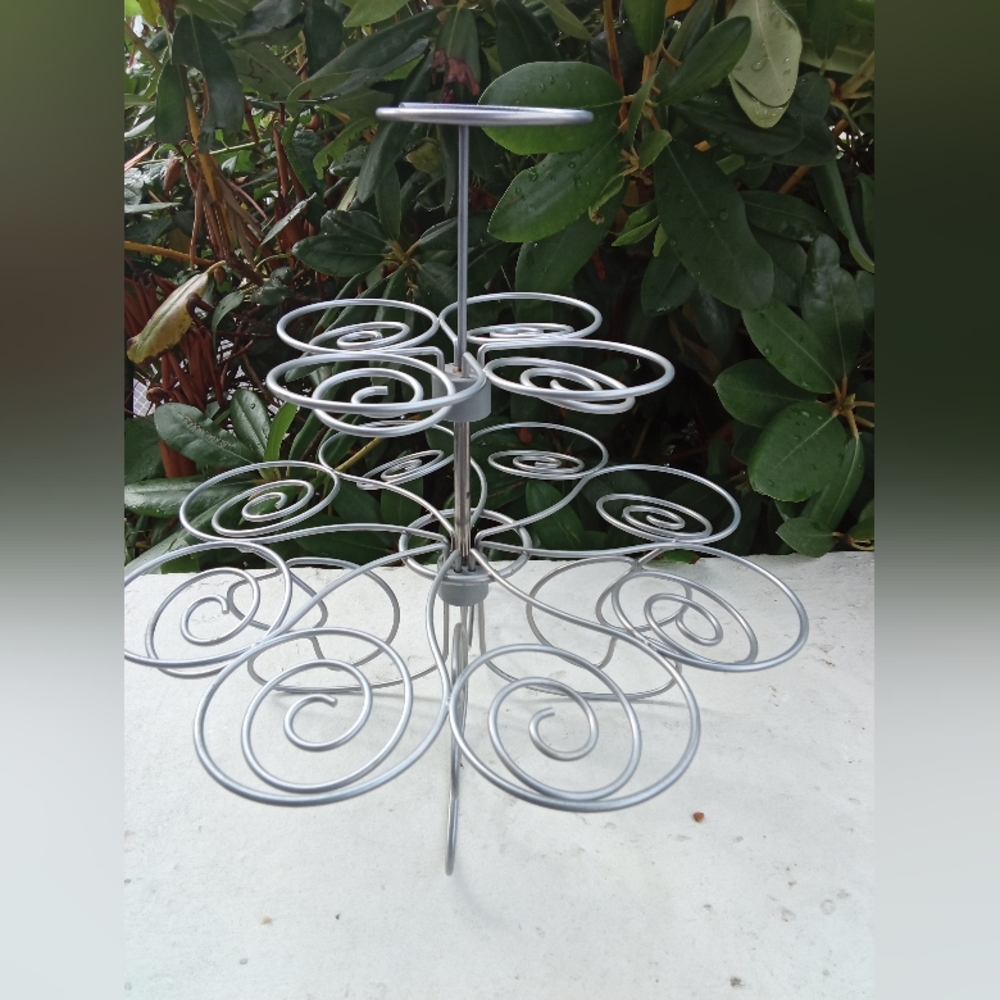 Silver Metal Cupcake Stand EUC